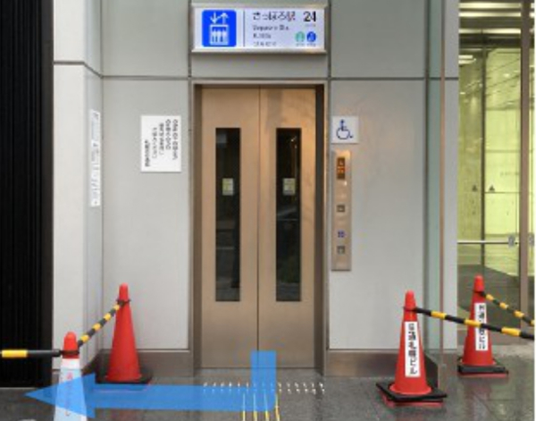 エレベーター地上出口写真