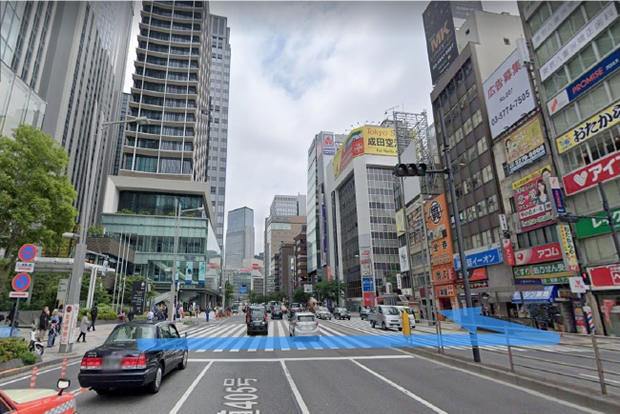 順路の横断歩道写真